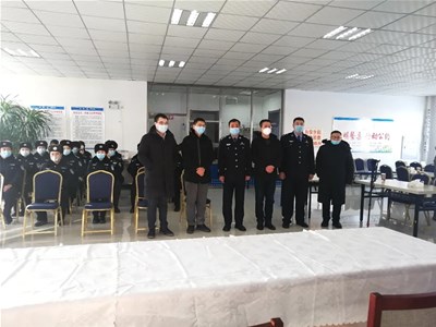 牙克石市工商聯(lián)攜愛心企業(yè)森源集團慰問市公安局抗擊疫情一線公安民警